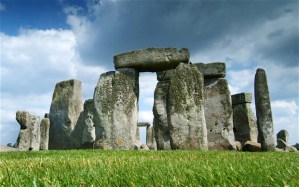 A 360 degree cinema is being developed so visitors to Stonehenge can experience standing inside the ancient circle. 