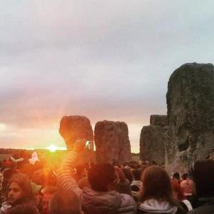 More than 23,000 see sunrise at Stonehenge during "peaceful and positive" summer solstice